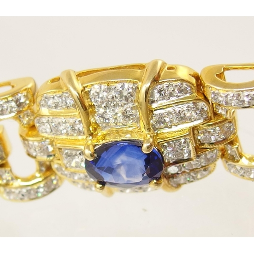 88 - A suberb diamond and sapphire bracelet