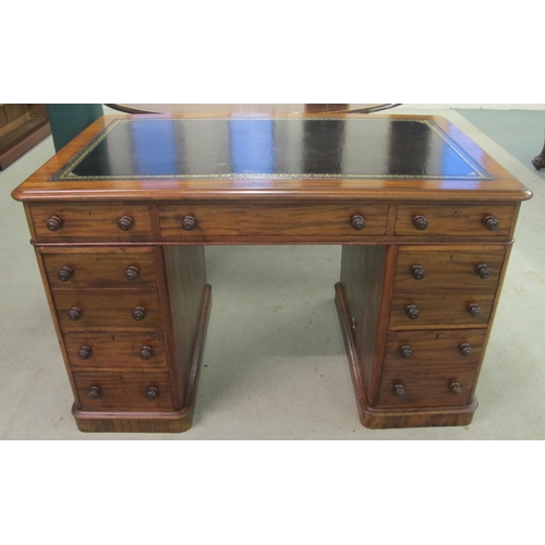 897 - A Victorian mahogany kneehole desk