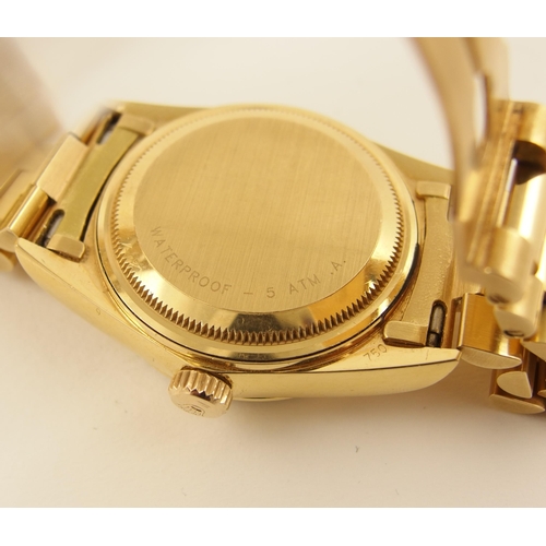 119 - An 18ct gold gents wristwatch