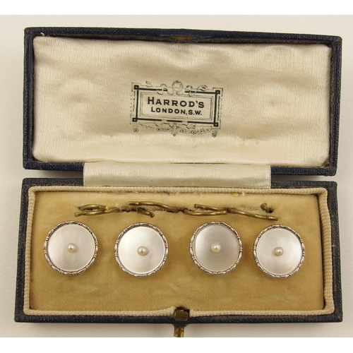 133A - A boxed set of 'Harrods' shirt studs