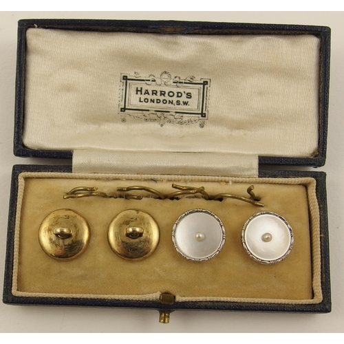 133A - A boxed set of 'Harrods' shirt studs