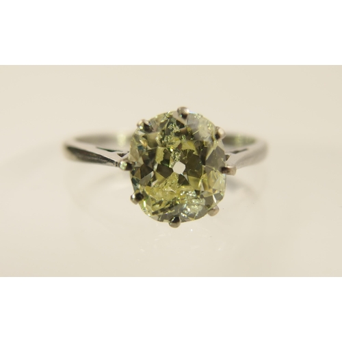 30 - A pale lemon solitaire diamond ring