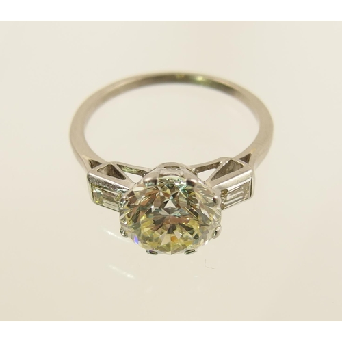 48 - An Art Deco diamond ring