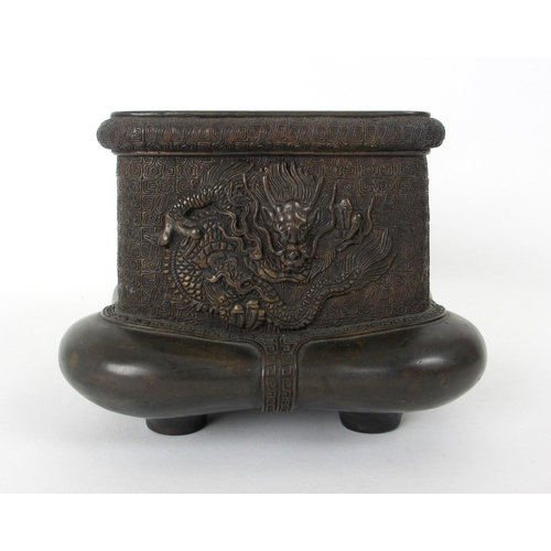 529 - A Chinese bronze vase