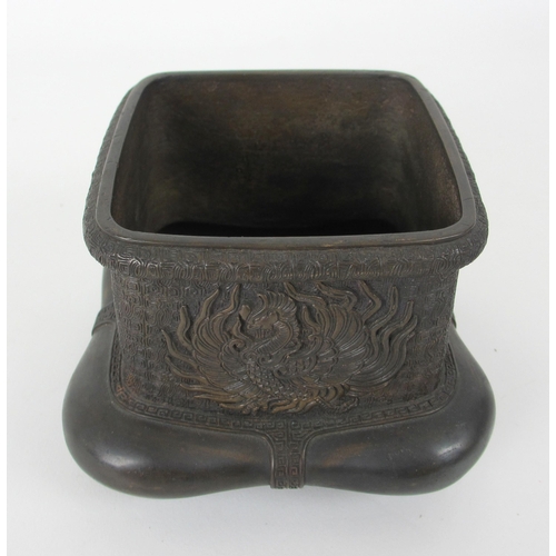 529 - A Chinese bronze vase