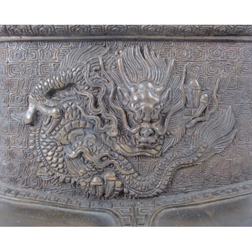 529 - A Chinese bronze vase