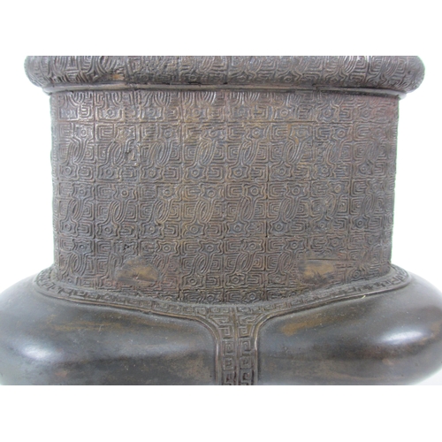 529 - A Chinese bronze vase