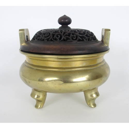 547B - A Chinese brass tripod censor