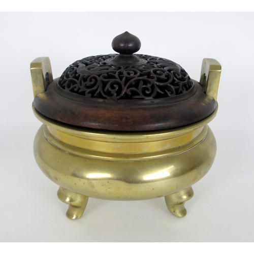 547B - A Chinese brass tripod censor