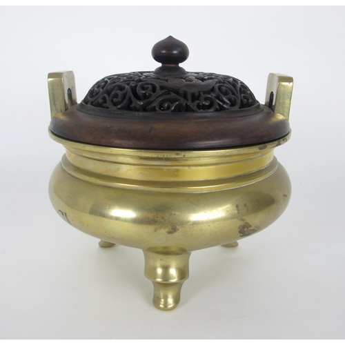 547B - A Chinese brass tripod censor