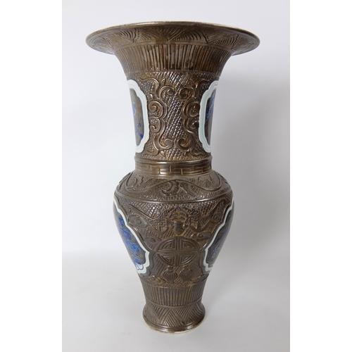 548B - A Chinese moulded baluster vase