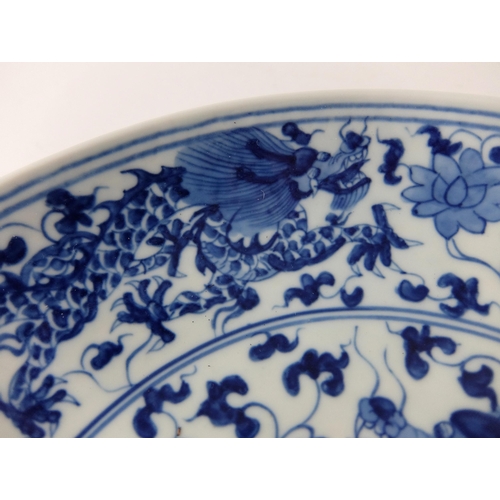 548C - A Chinese blue and white dish