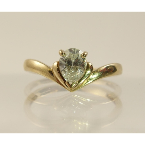 60 - A 9ct diamond ring