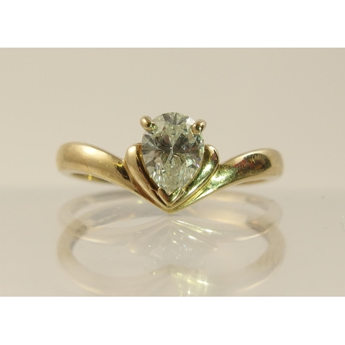 60 - A 9ct diamond ring