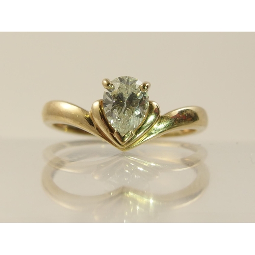 60 - A 9ct diamond ring