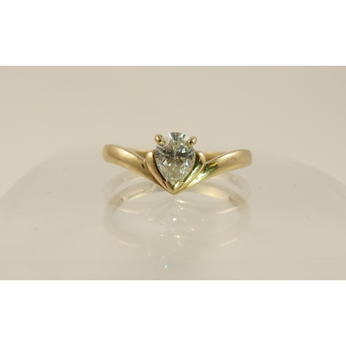 60 - A 9ct diamond ring