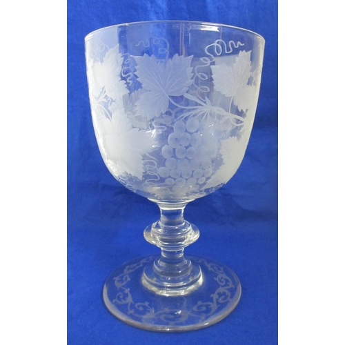 674C - A Victorian etched glass vase