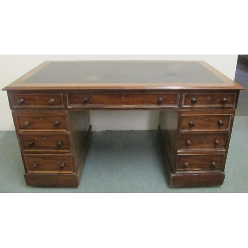 693 - A Victorian kneehole desk