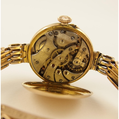 76 - A 9ct vintage ladies watch