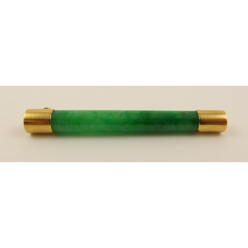 77 - A Chinese green hardstone bar brooch