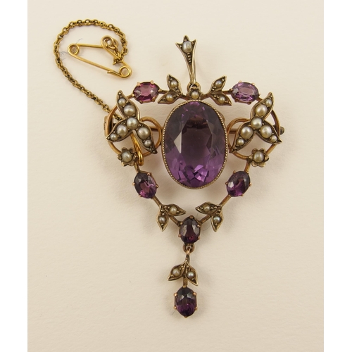 82 - A Victorian pendant brooch