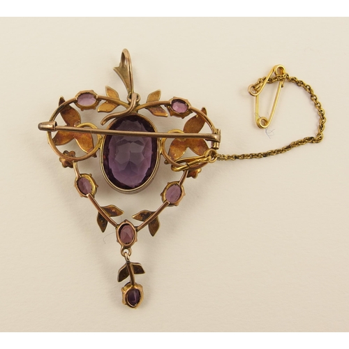 82 - A Victorian pendant brooch