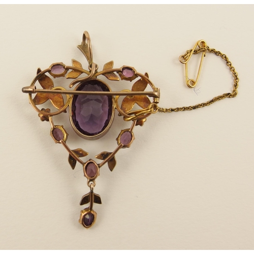 82 - A Victorian pendant brooch