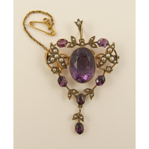 82 - A Victorian pendant brooch