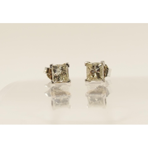 123 - Diamond earrings