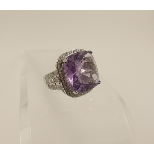 124 - Impressive amethyst ring