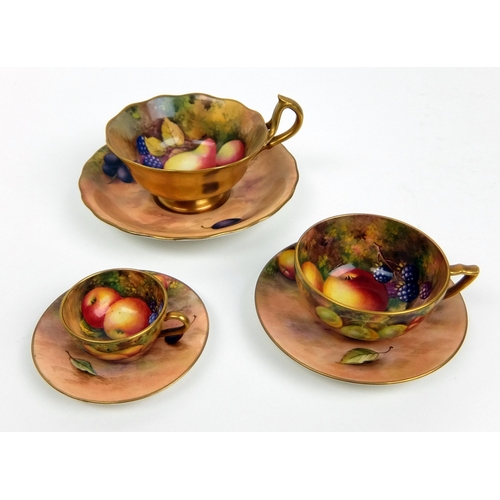 675 - A group of Fruit Worcester porcelain