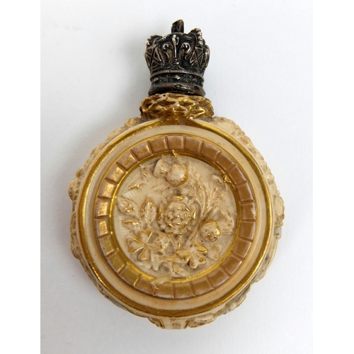 725 - A Worcester porcelain Queen Victoria Jubilee scent bottle