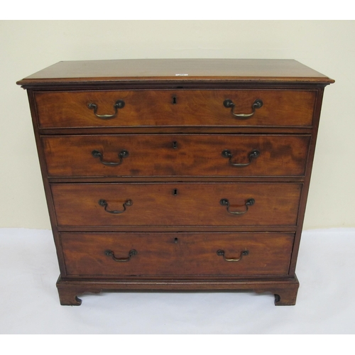 790 - A Georgian mahogany bachelors chest