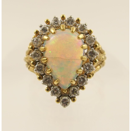 81 - An 18ct opal ring