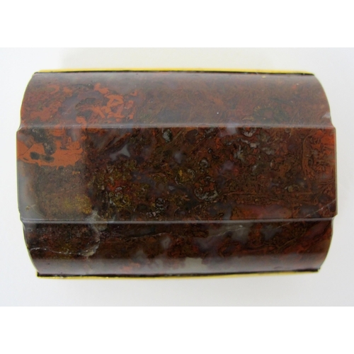 315 - An 18th Century gilt metal and agate portrait intaglio snuff box