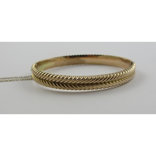 66 - A 9ct bangle