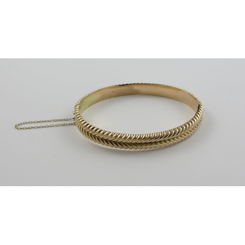 66 - A 9ct bangle