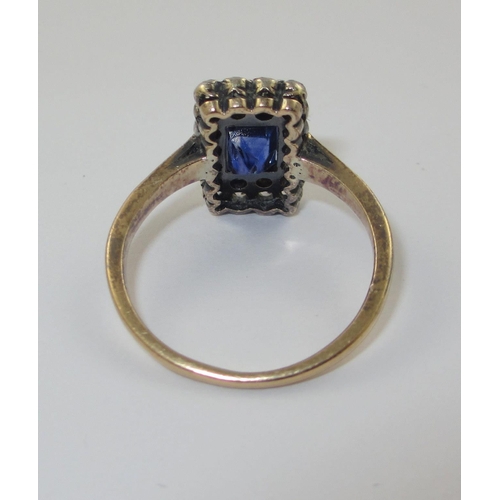 69 - An Art Deco sapphire and diamond ring