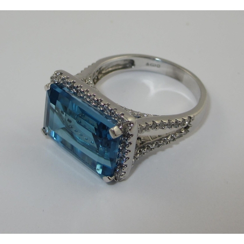 75 - A blue topaz and diamond dress ring