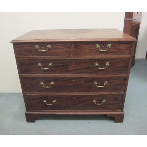 852 - A George III mahogany chest of drawers