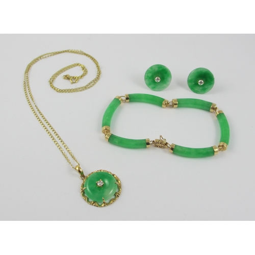 68 - A suite of jade/jadeite jewellery