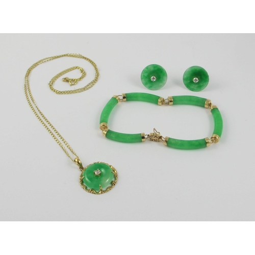 68 - A suite of jade/jadeite jewellery