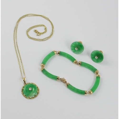 68 - A suite of jade/jadeite jewellery