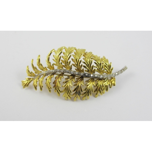 75 - An 18ct yellow leaf brooch