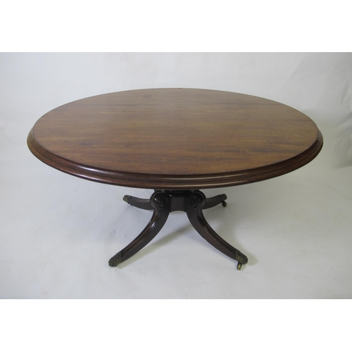 831 - A Victorian mahogany circular breakfast table