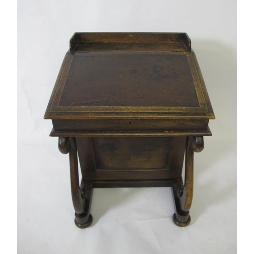 836 - A Victorian oak Davenport desk