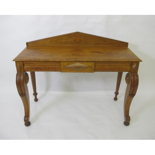 747 - A Victorian oak hall table