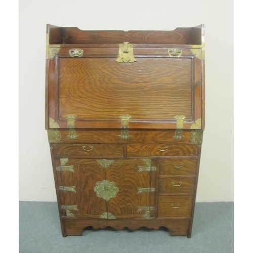 803 - An Arts and Crafts oak writing bureau