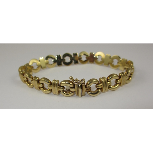 83 - A 14ct bracelet