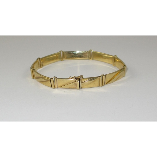 85 - A 14ct yellow gold bracelet